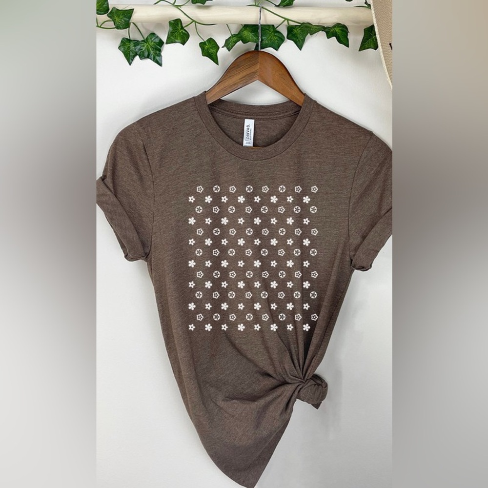 #49 Flora Fashion Graphic Tee